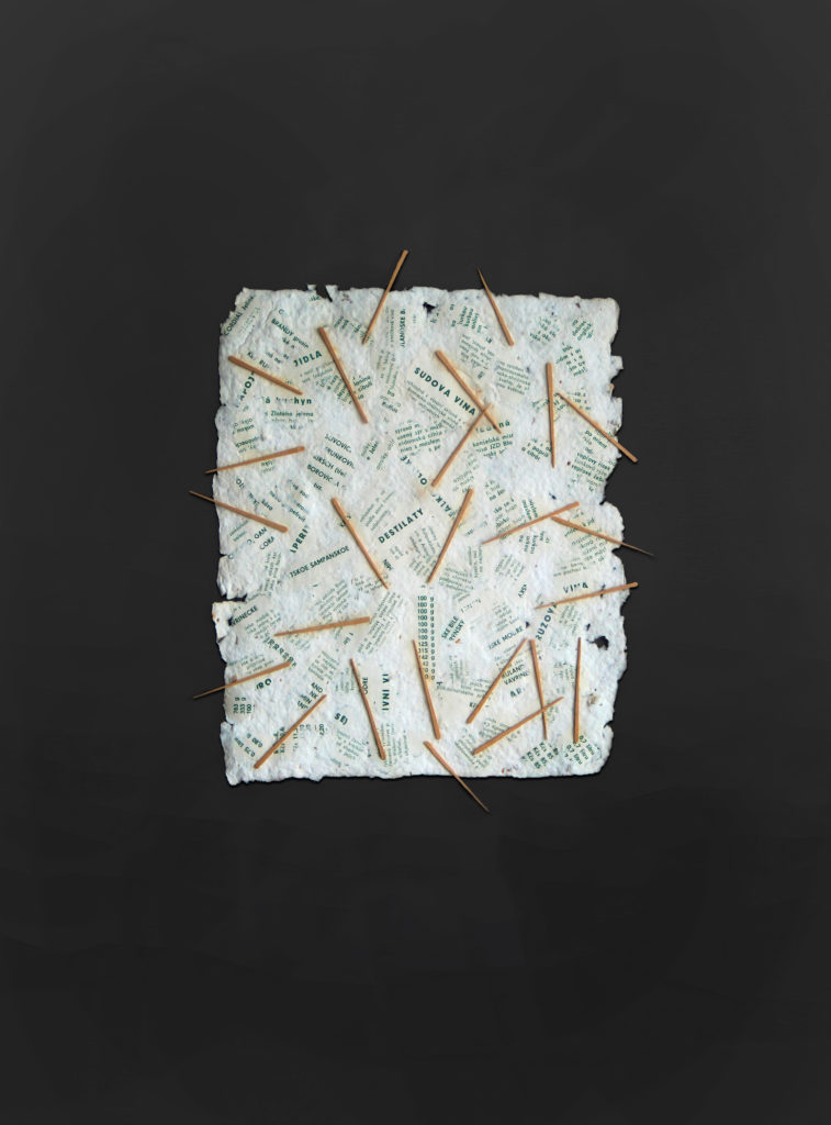 Jídelní papír, 1993, 66 x 50 cm, koláž ze série Papíry, 2. místo v soutěži "Umění odpadu" z roku 1997 / v soukromé sbírce / č. 78